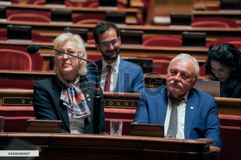 Senate examine the fast fashion law - Paris AJ