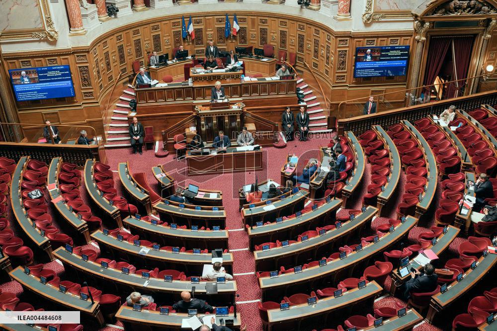 Senate examine the fast fashion law - Paris AJ