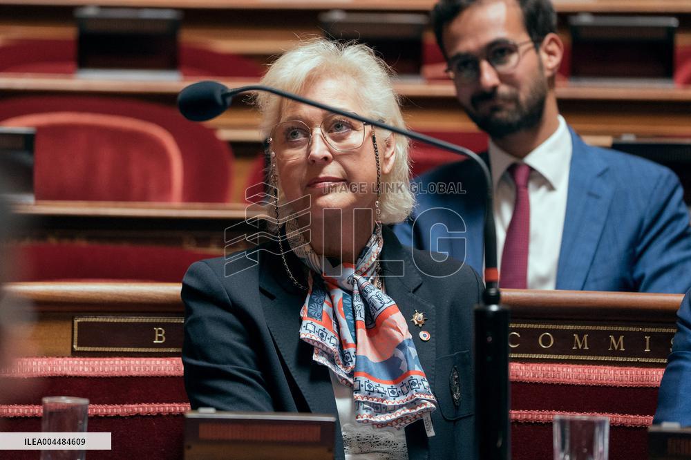 Senate examine the fast fashion law - Paris AJ