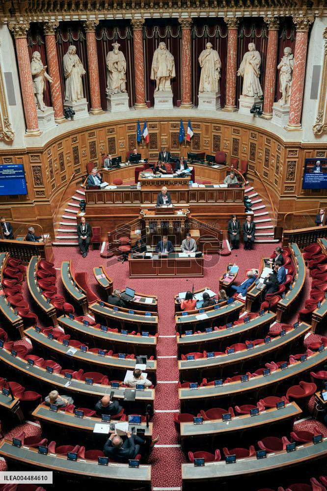 Senate examine the fast fashion law - Paris AJ