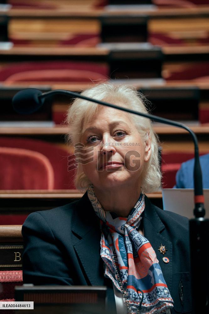 Senate examine the fast fashion law - Paris AJ