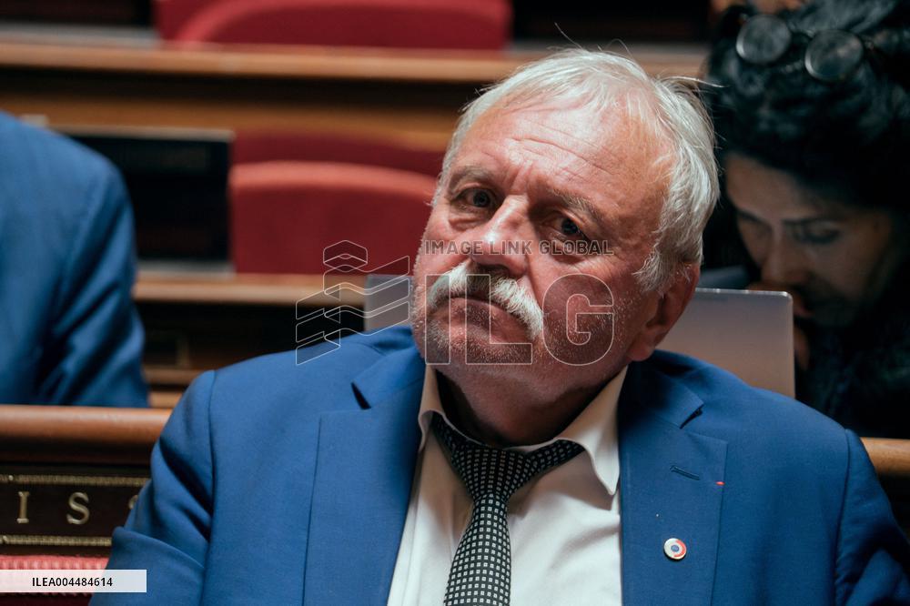 Senate examine the fast fashion law - Paris AJ