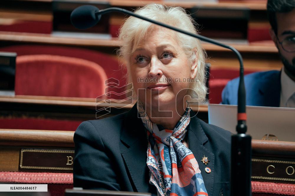 Senate examine the fast fashion law - Paris AJ