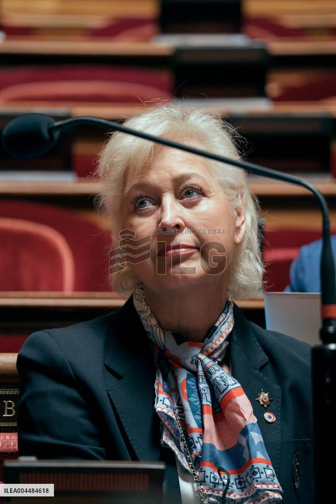 Senate examine the fast fashion law - Paris AJ