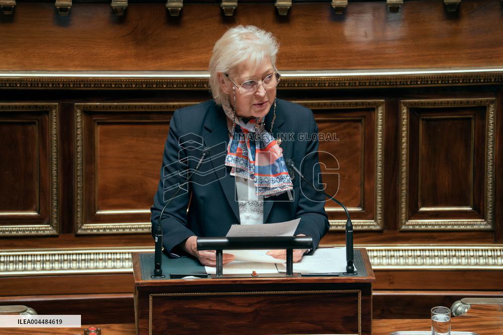 Senate examine the fast fashion law - Paris AJ