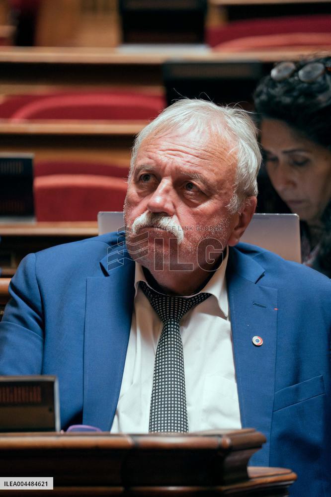 Senate examine the fast fashion law - Paris AJ