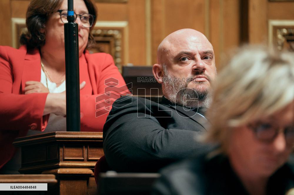 Senate examine the fast fashion law - Paris AJ