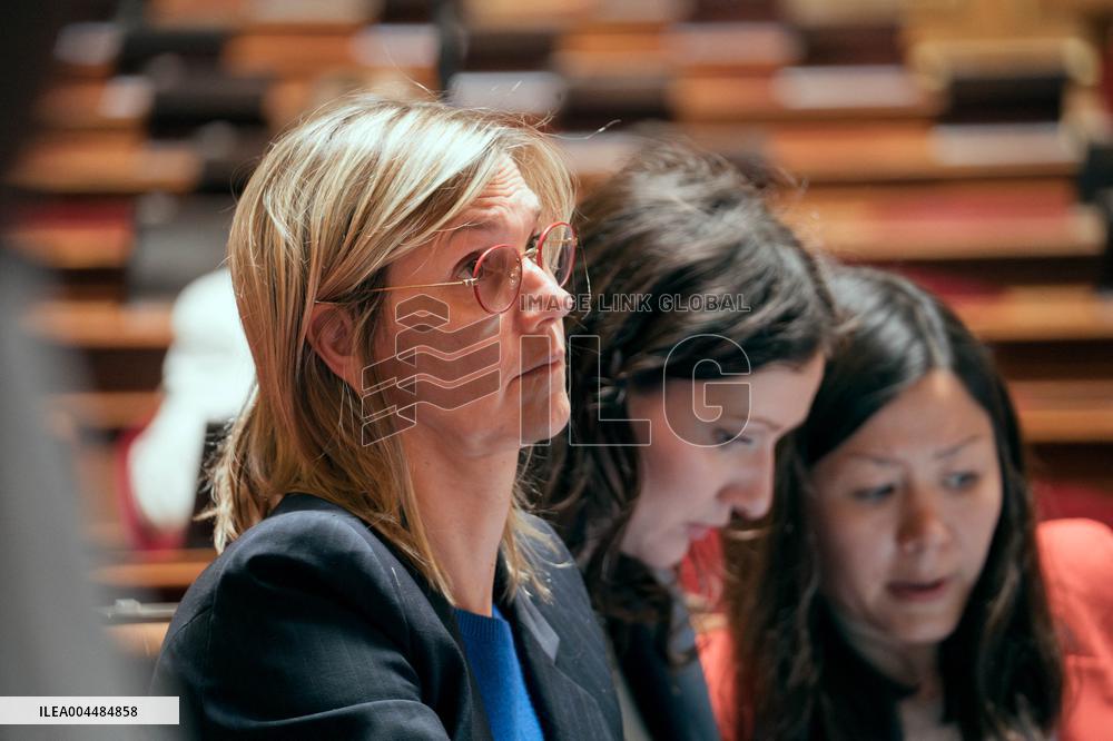 Senate examine the fast fashion law - Paris AJ