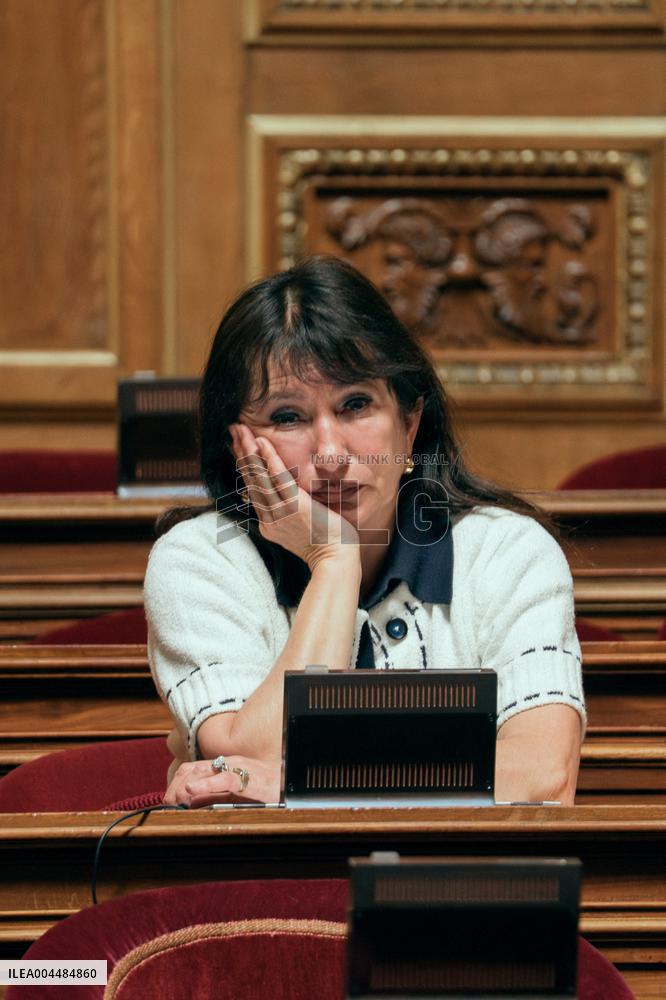 Senate examine the fast fashion law - Paris AJ