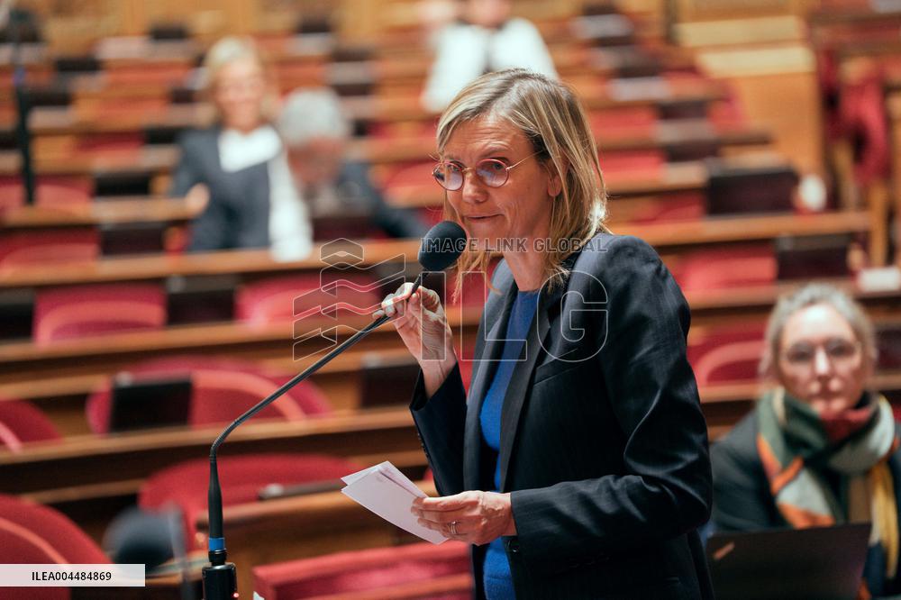 Senate examine the fast fashion law - Paris AJ