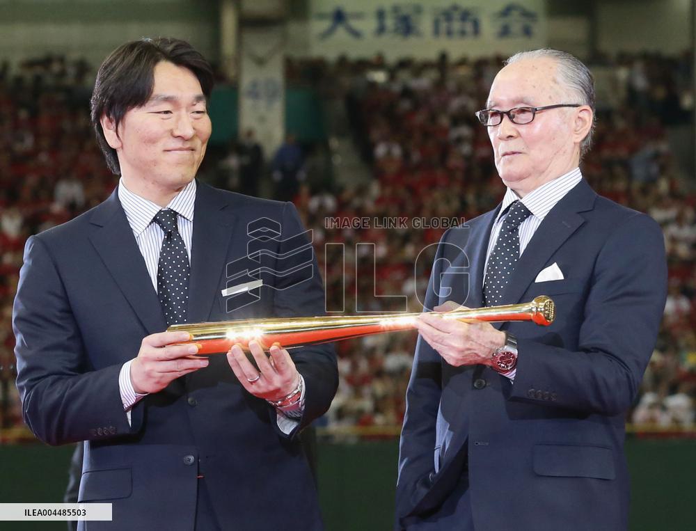 Japanese baseball legend Nagashima dies at 89