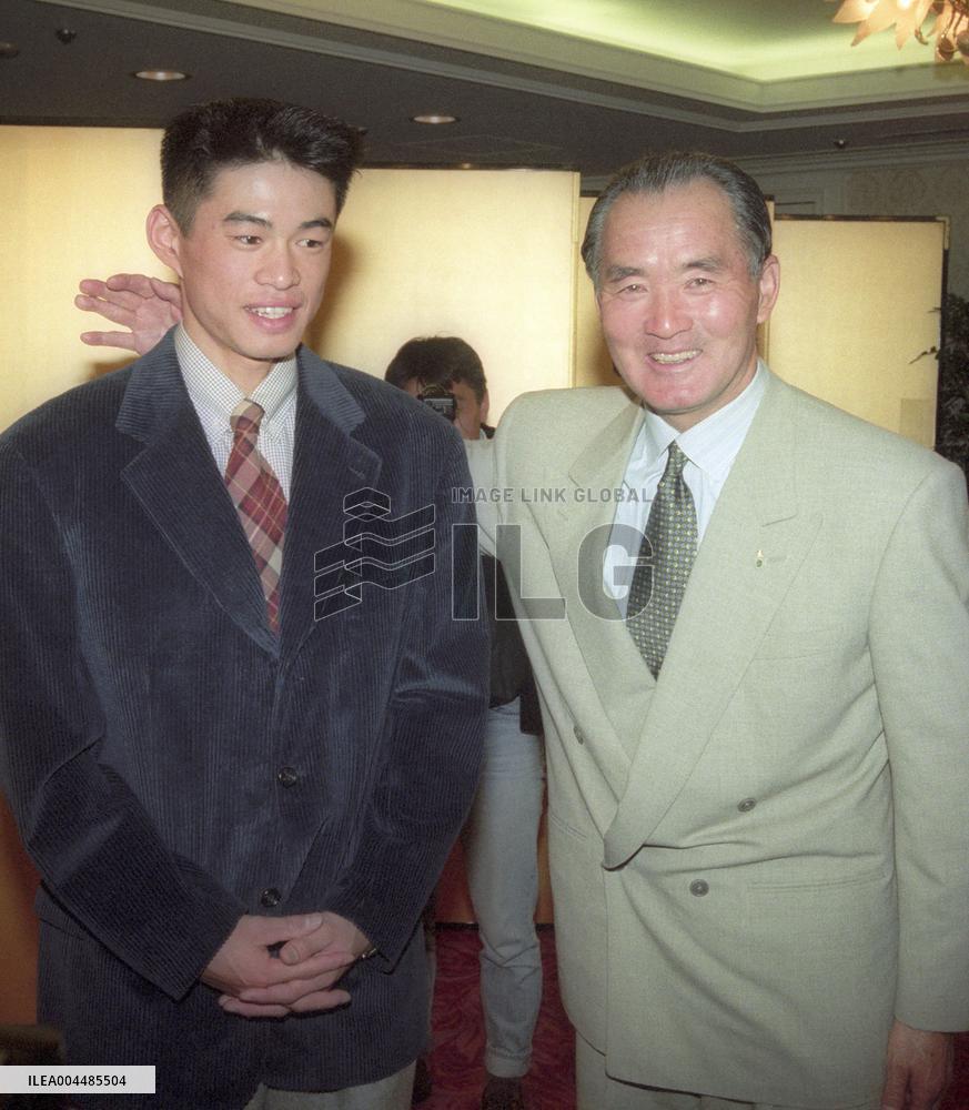 Japanese baseball legend Nagashima dies at 89