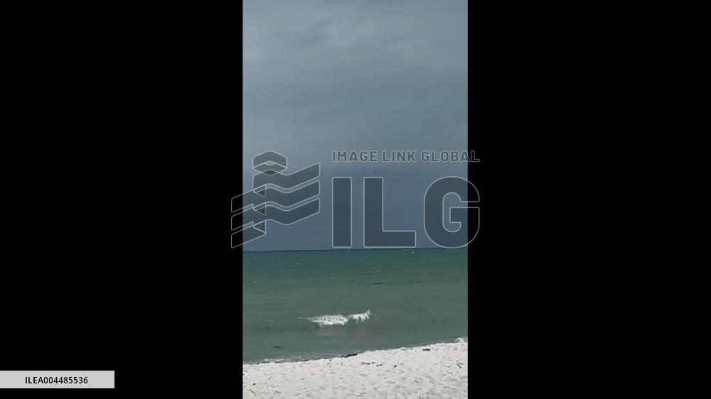 US: Intense Lightning Strikes Off Coastline in Southern Florida