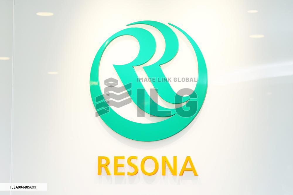 Resona Holdings exterior, logo and signage