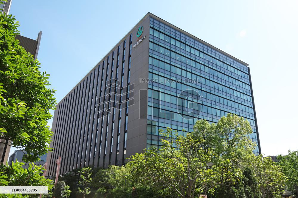 Resona Holdings exterior, logo and signage