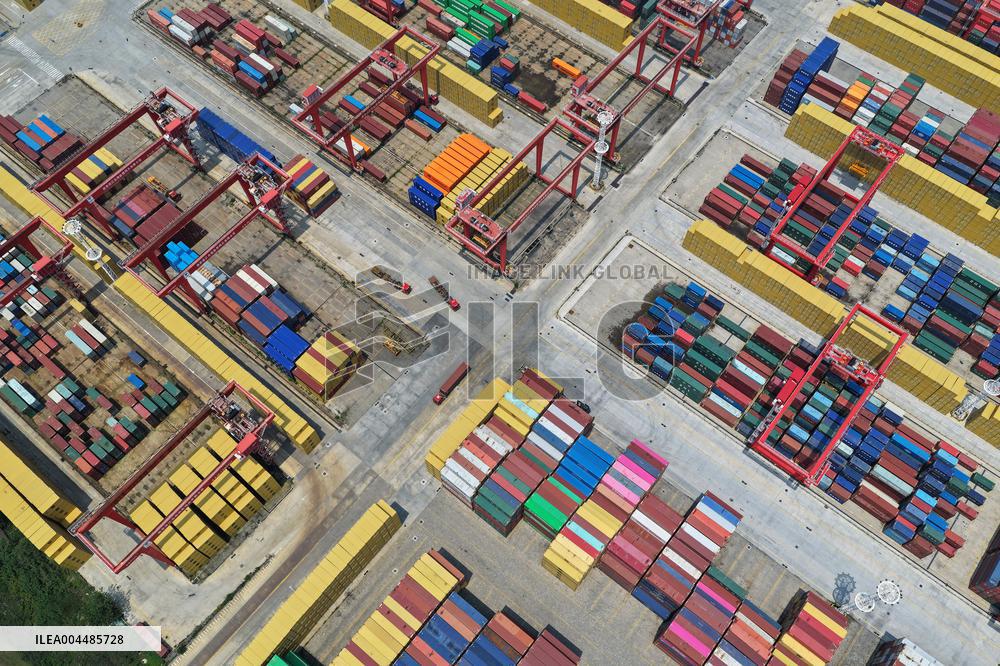 China Nanjing Port Containers