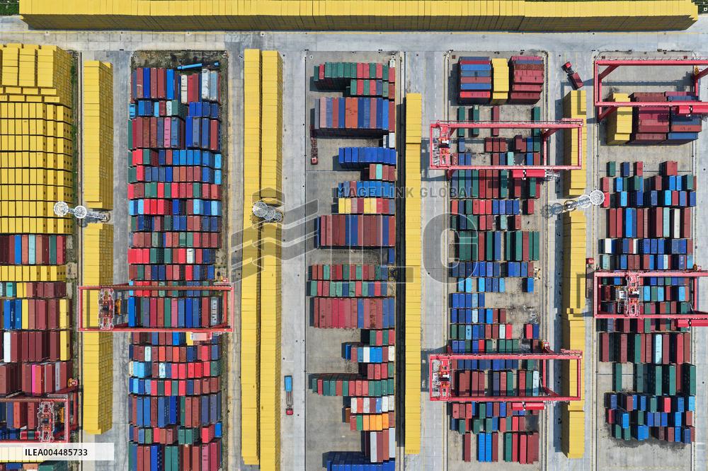 China Nanjing Port Containers