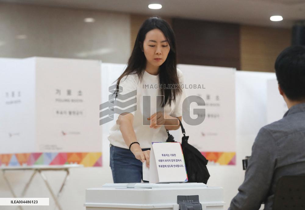Citizens Cast Their Votes In South Korea Presidential Election