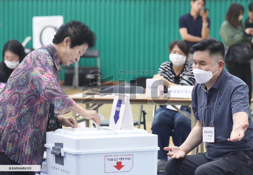 Citizens Cast Their Votes In South Korea Presidential Election