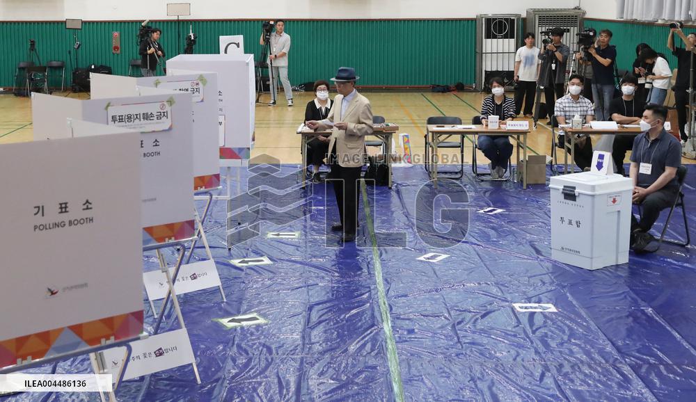 Citizens Cast Their Votes In South Korea Presidential Election