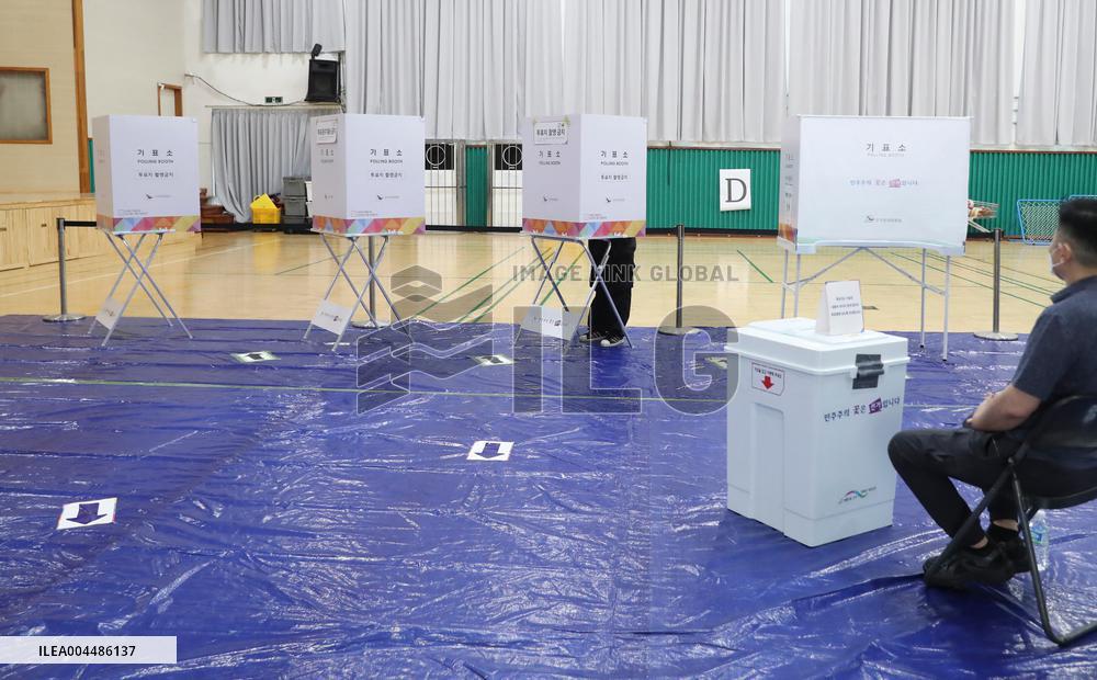 Citizens Cast Their Votes In South Korea Presidential Election