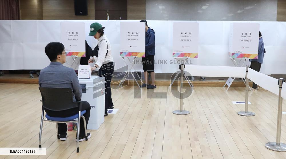 Citizens Cast Their Votes In South Korea Presidential Election