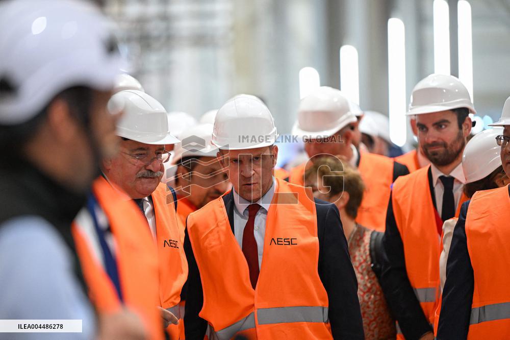 Emmanuel Macron visits the Envision AESC - Douai