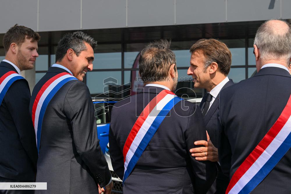 Emmanuel Macron visits the Envision AESC - Douai