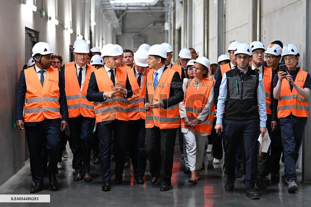 Emmanuel Macron visits the Envision AESC - Douai