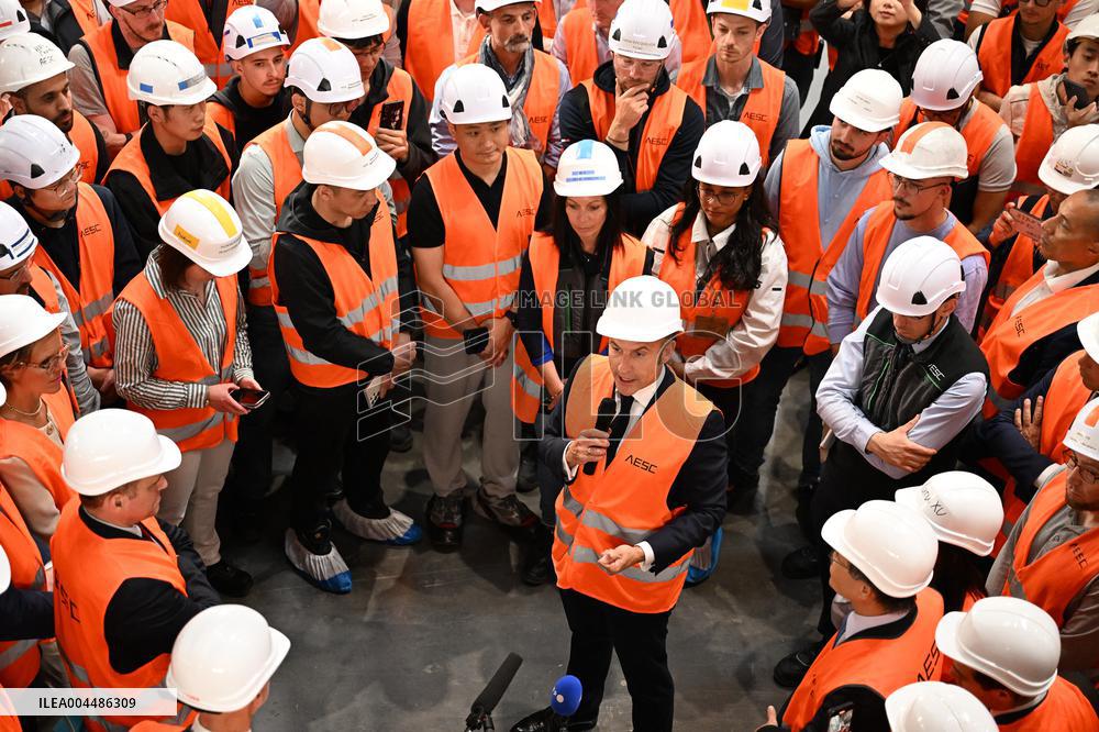 Emmanuel Macron visits the Envision AESC - Douai