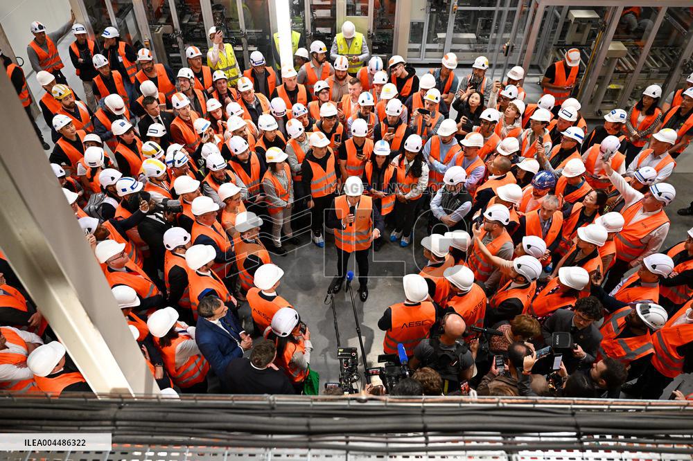 Emmanuel Macron visits the Envision AESC - Douai