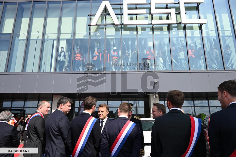 Emmanuel Macron visits the Envision AESC - Douai