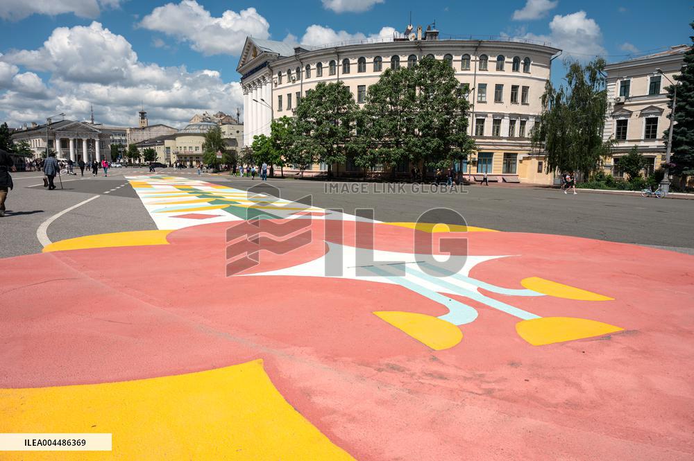 "Flowers of Life" drawing in Kyivs Kontraktova Square