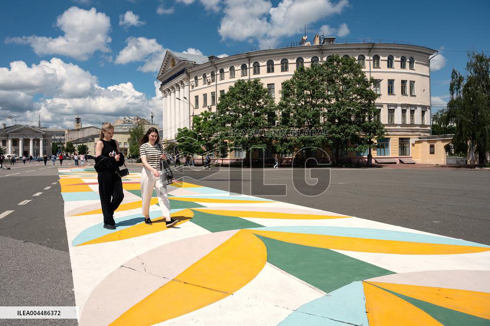 "Flowers of Life" drawing in Kyivs Kontraktova Square