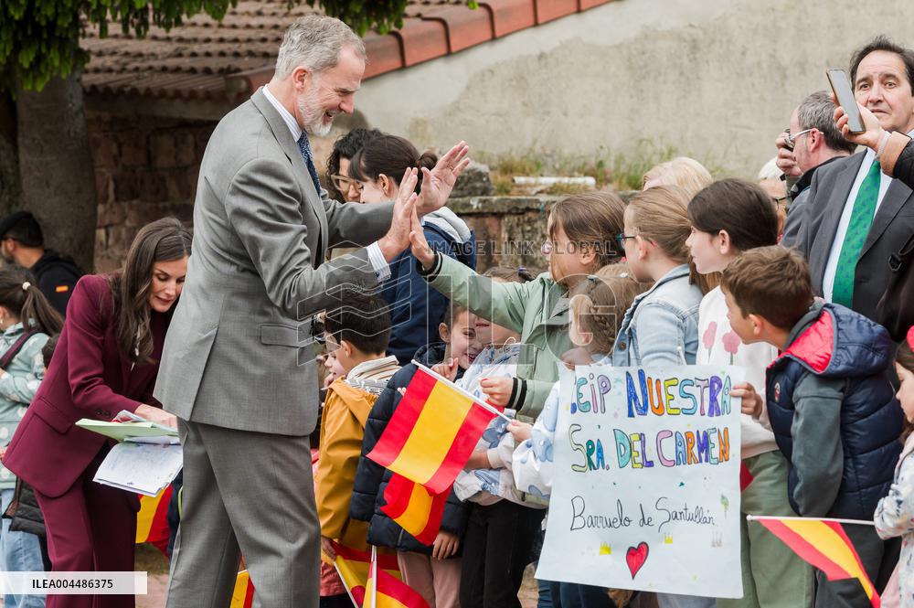 Spanish Couple Visit To Brasonera - Spain
