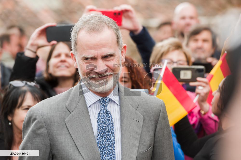 Spanish Couple Visit To Brasonera - Spain
