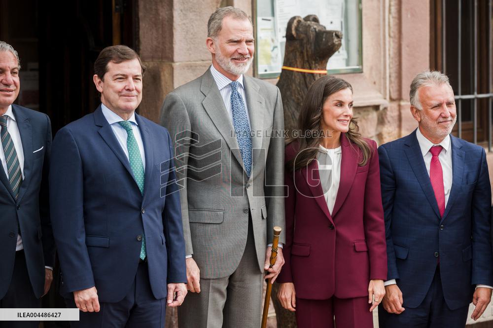 Spanish Couple Visit To Brasonera - Spain