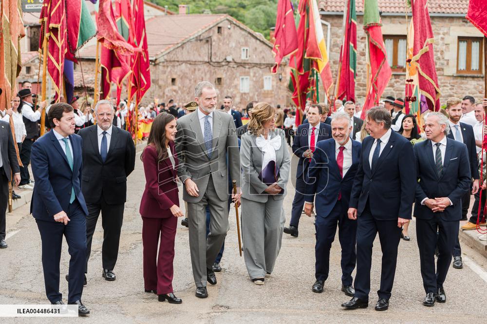 Spanish Couple Visit To Brasonera - Spain