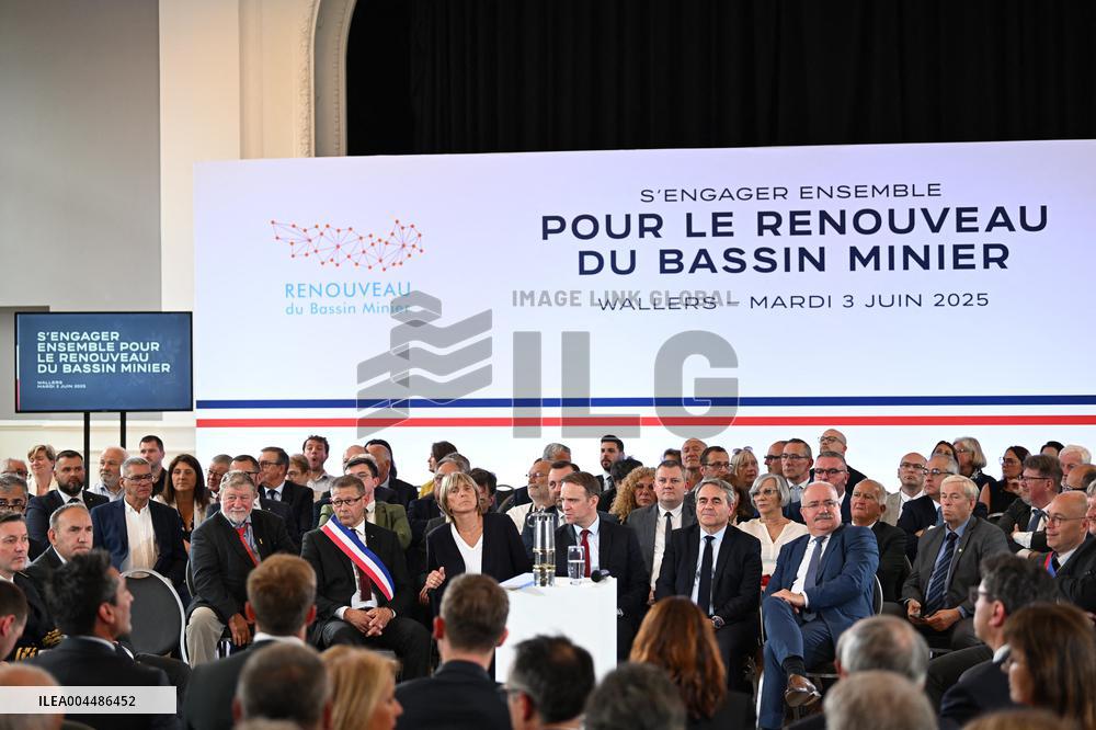 Emmanuel Macron Inaugurates Maison France Services - Wallers