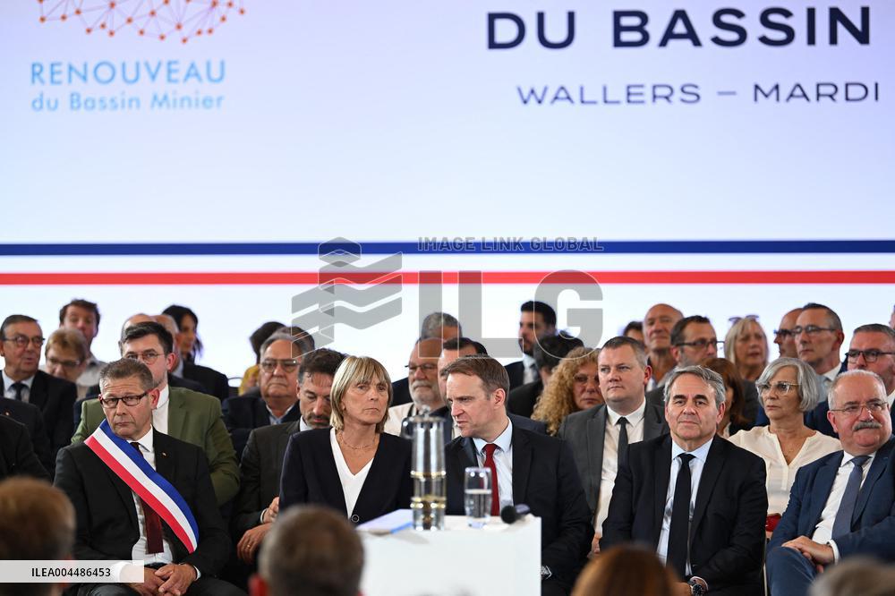 Emmanuel Macron Inaugurates Maison France Services - Wallers