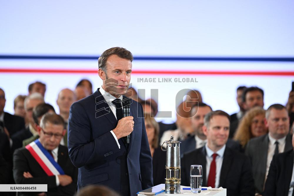 Emmanuel Macron Inaugurates Maison France Services - Wallers