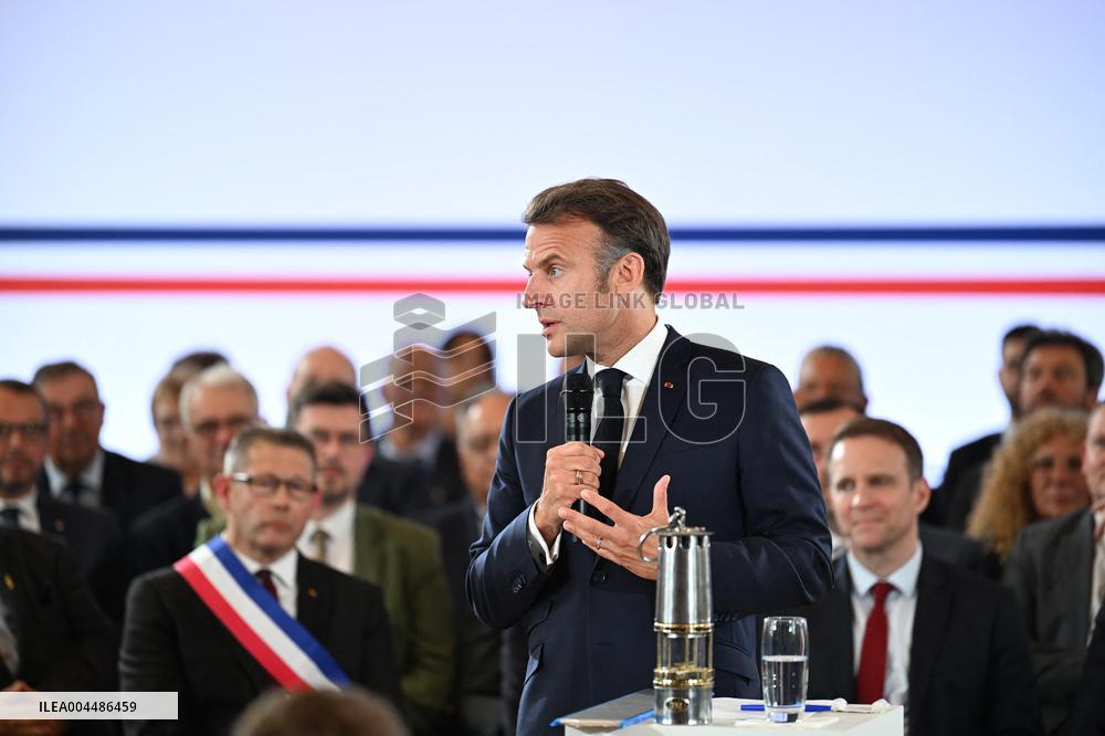 Emmanuel Macron Inaugurates Maison France Services - Wallers