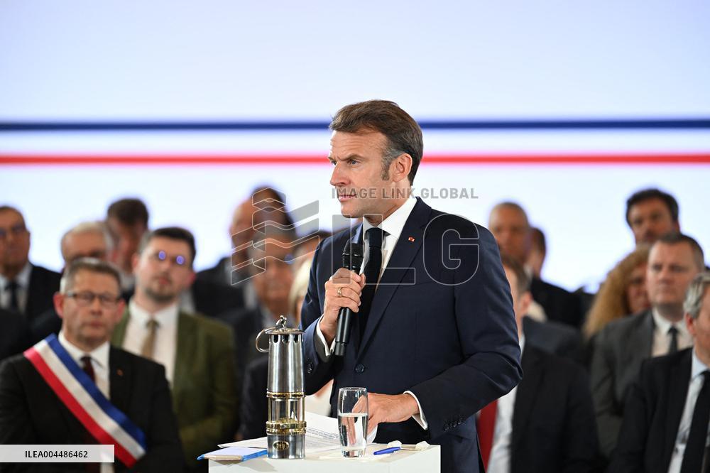 Emmanuel Macron Inaugurates Maison France Services - Wallers