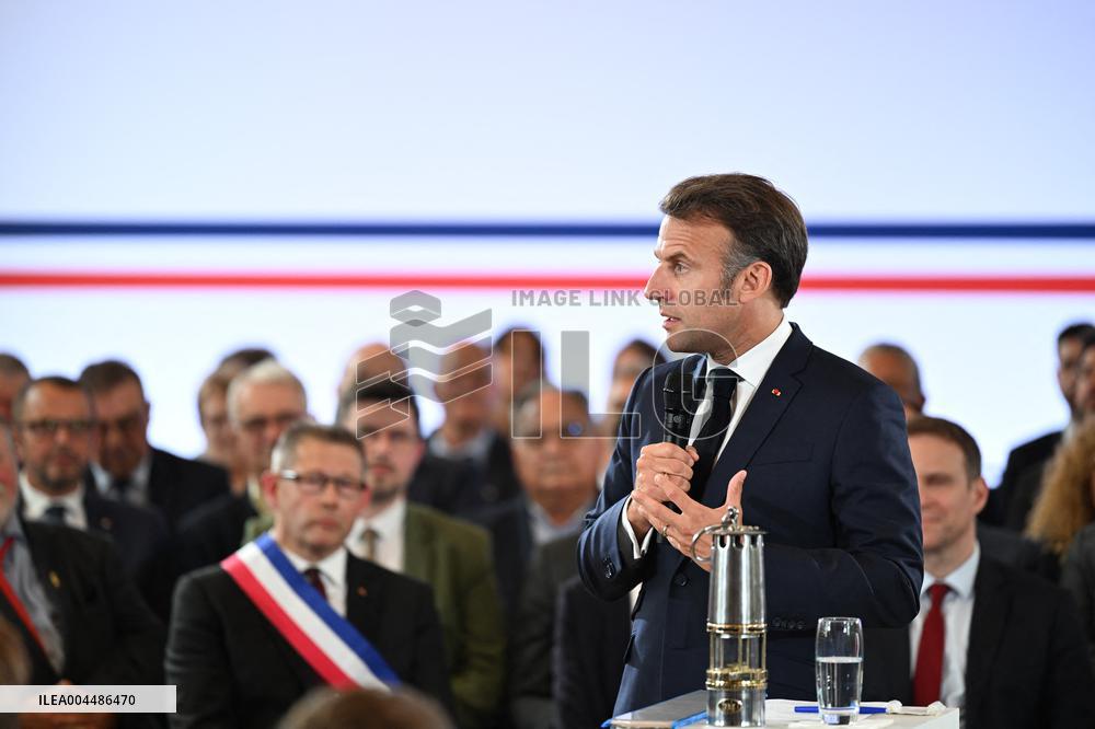 Emmanuel Macron Inaugurates Maison France Services - Wallers