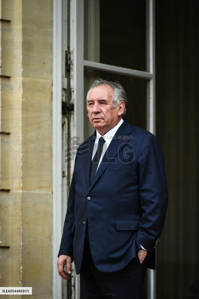 French PM Francois Bayrou welcomes Ukrainian PM Denys Shmyhal in Paris - FA