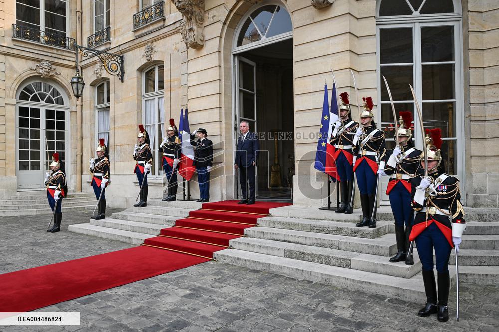 French PM Francois Bayrou welcomes Ukrainian PM Denys Shmyhal in Paris - FA