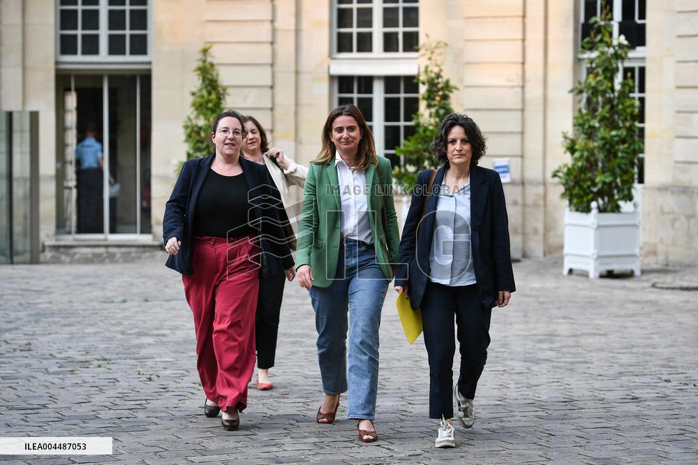 French PM Francois Bayrou receives party leaders in Paris - FA