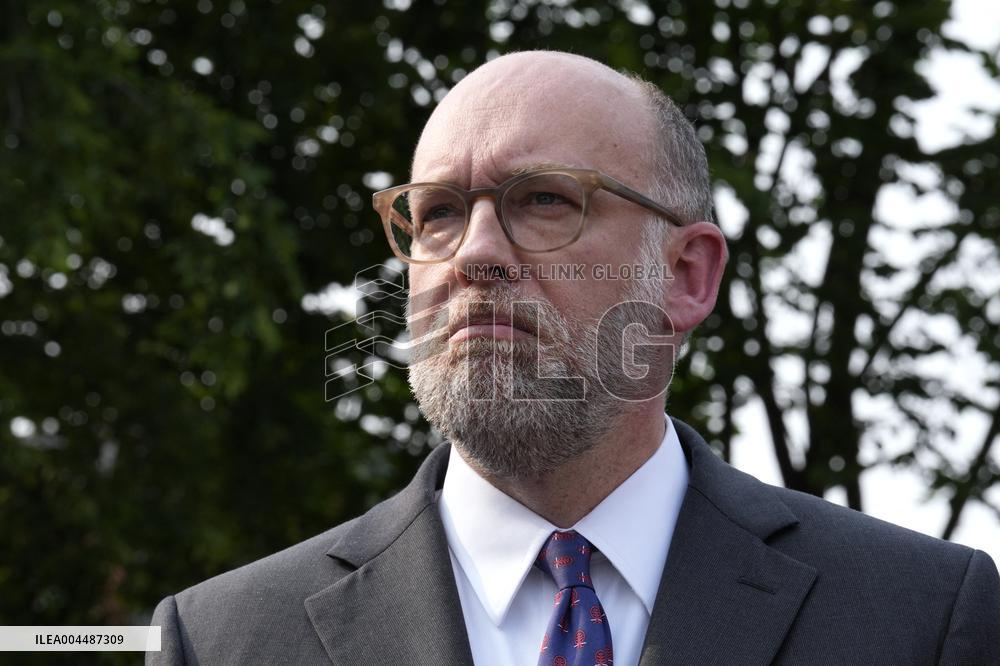 OMB Director talks to reporters - Washington