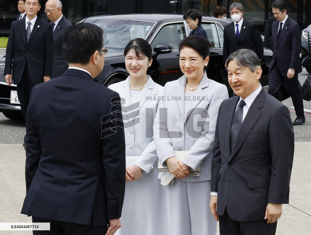 Japanese emperor's family head for Okinawa