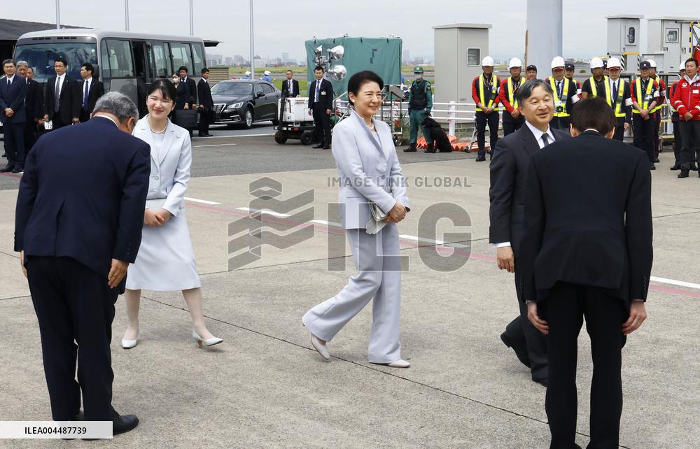 Japanese emperor's family head for Okinawa